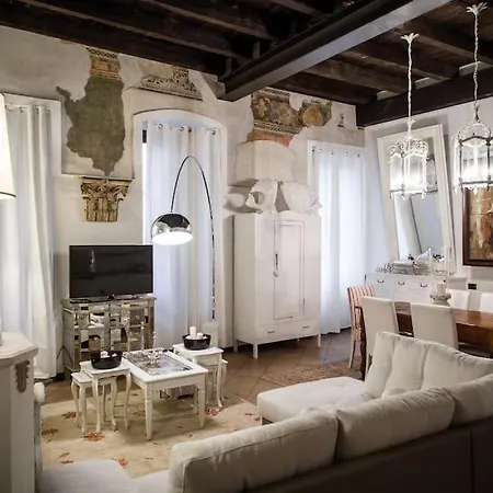 Piazza Erbe Luxury Apartment *